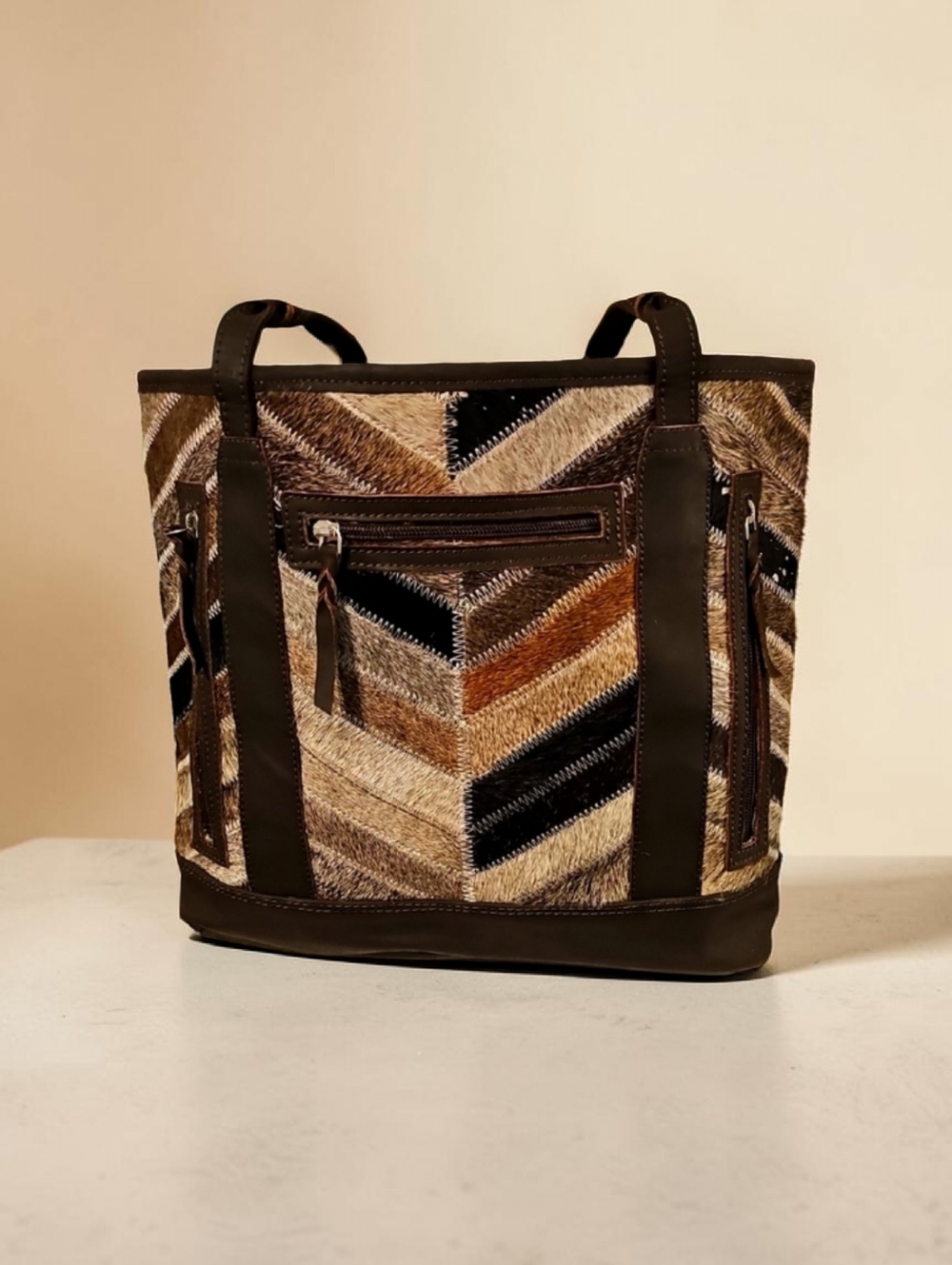 Nwt ANGEL RANCH Chevron Patterned Multi-Pocket Tote( CONCEAL AND CARRY) - Picture 3 of 7